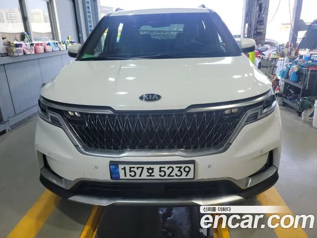 Kia Carnival 9-Seater Noblesse