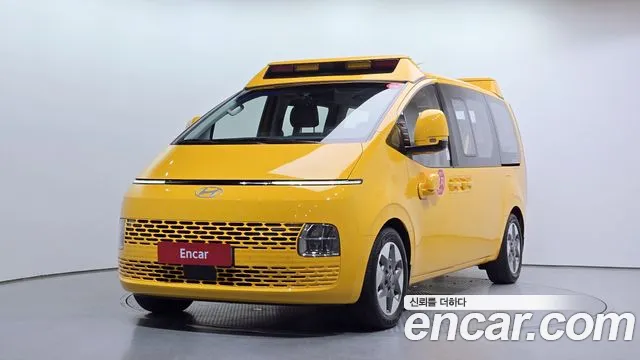 Hyundai Staria 15-Seater