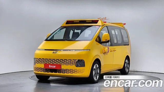 Hyundai Staria 15-Seater