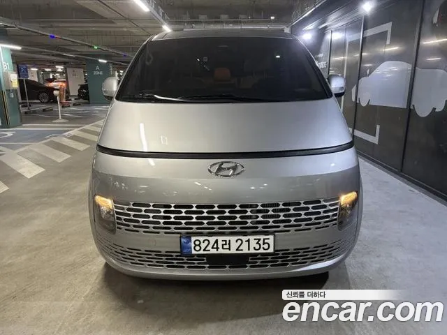 Hyundai Staria Modern