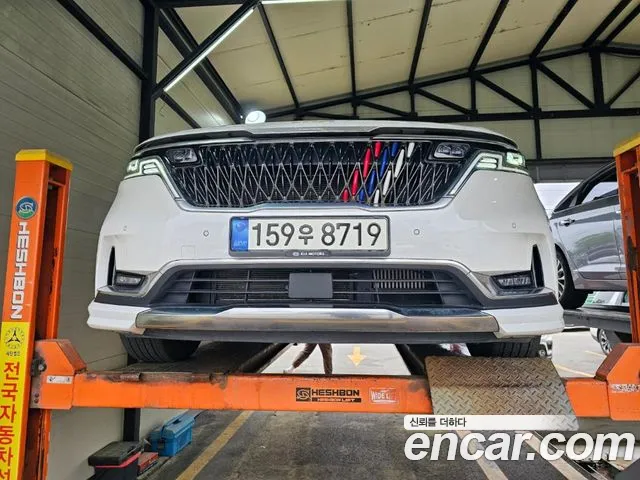 Kia Carnival 9-Seater Noblesse