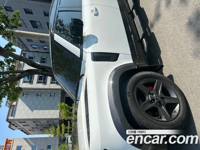 Land Rover Defender 110 P300 X-Dynamic SE