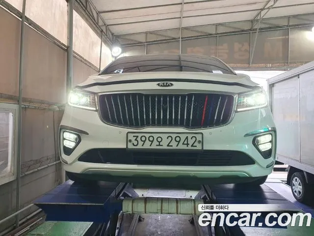 Kia Carnival 9-Seater Noblesse Special