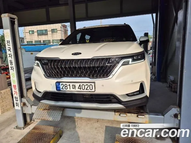 Kia Carnival 9-Seater Prestige
