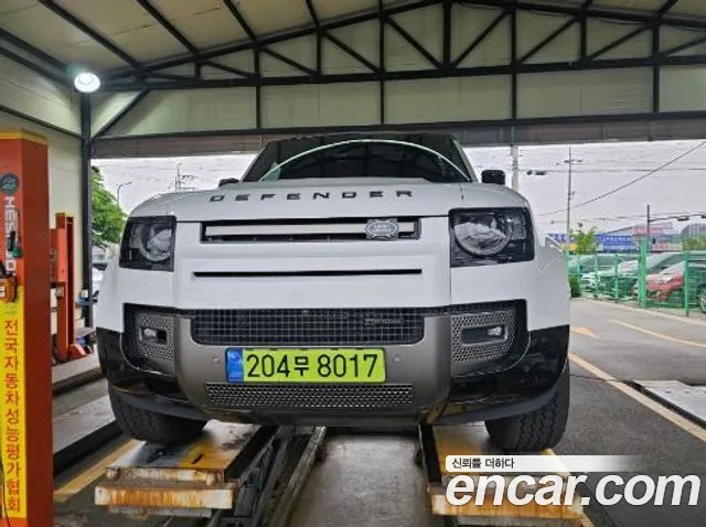 Land Rover Defender 110 P300 X-Dynamic SE