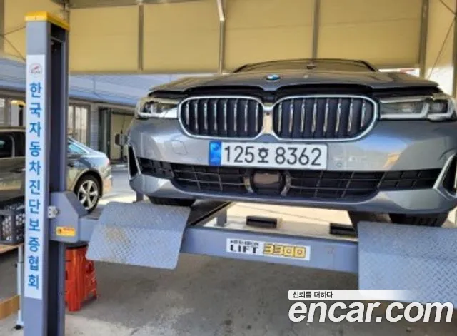 BMW 5-Series 520i Luxury