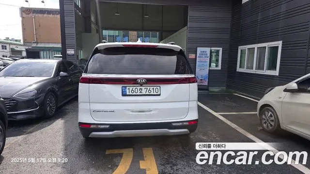 Kia Carnival 9-Seater Prestige