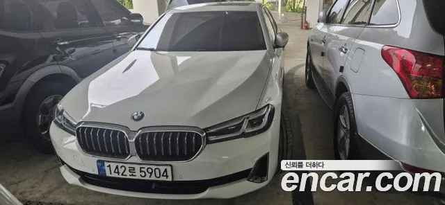 BMW 5-Series 530i xDrive Luxury