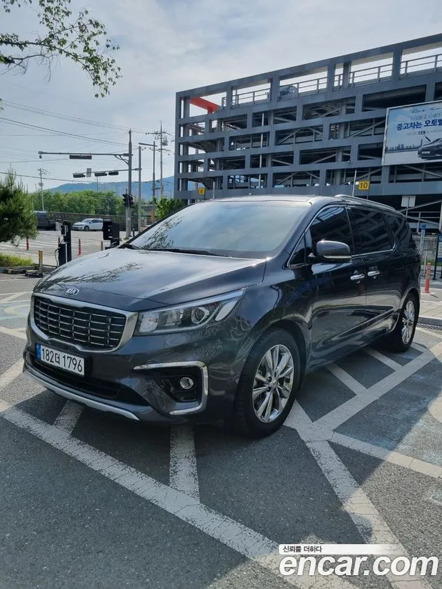 Kia Carnival 9-Seater Prstige