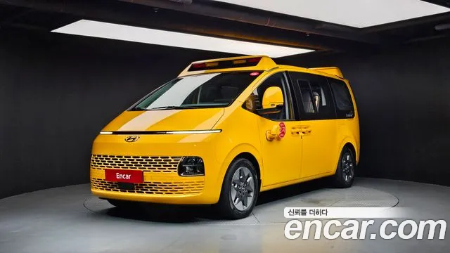 Hyundai Staria 15-Seater
