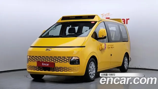 Hyundai Staria 15-Seater