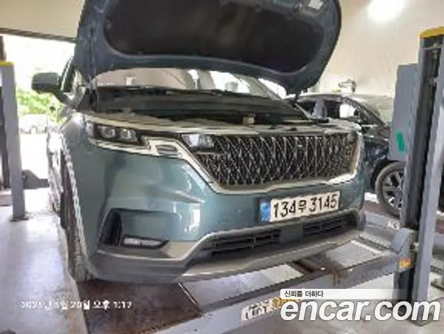 Kia Carnival 9-Seater Noblesse
