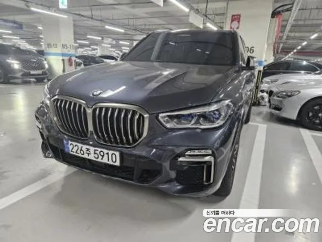 BMW X5 M50i